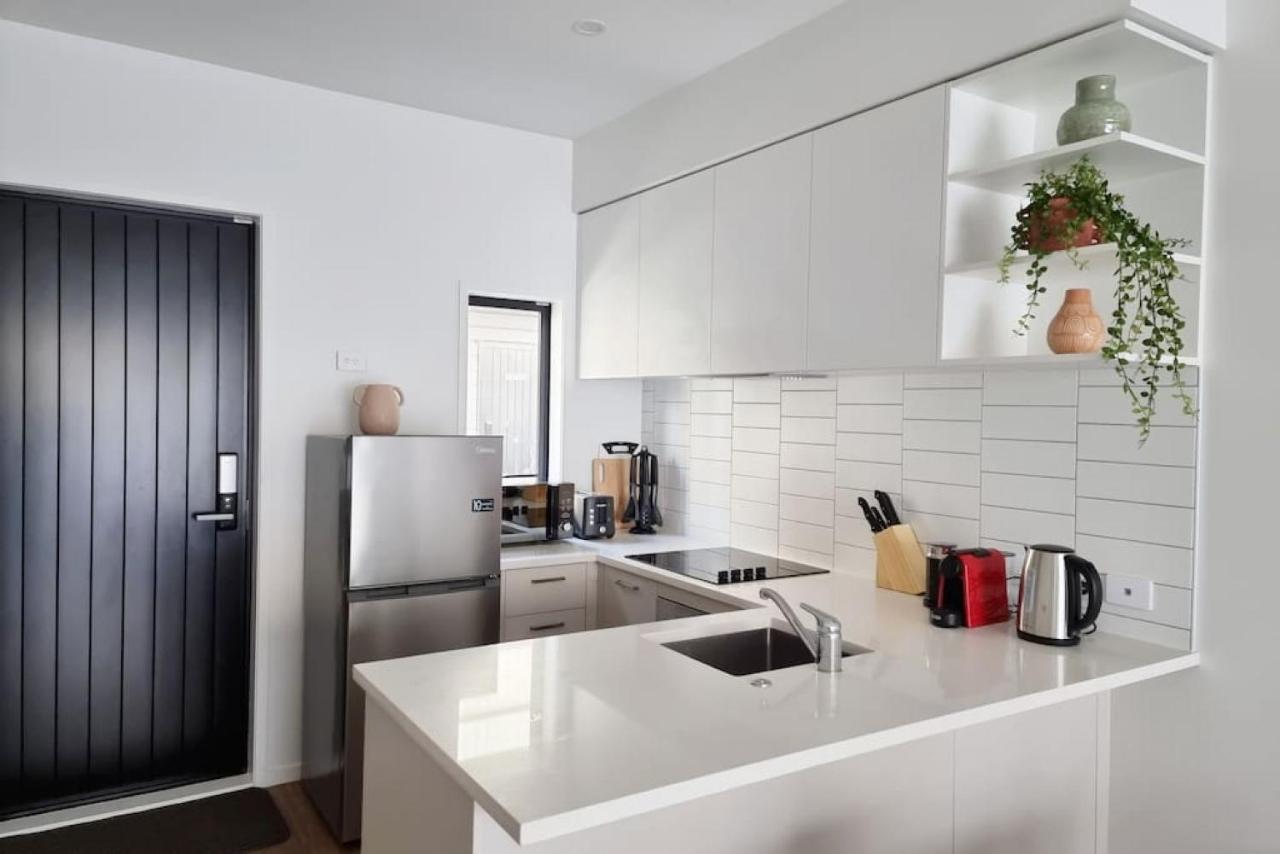 Huntington Townhouse With Patio And Parking Villa Auckland Bagian luar foto