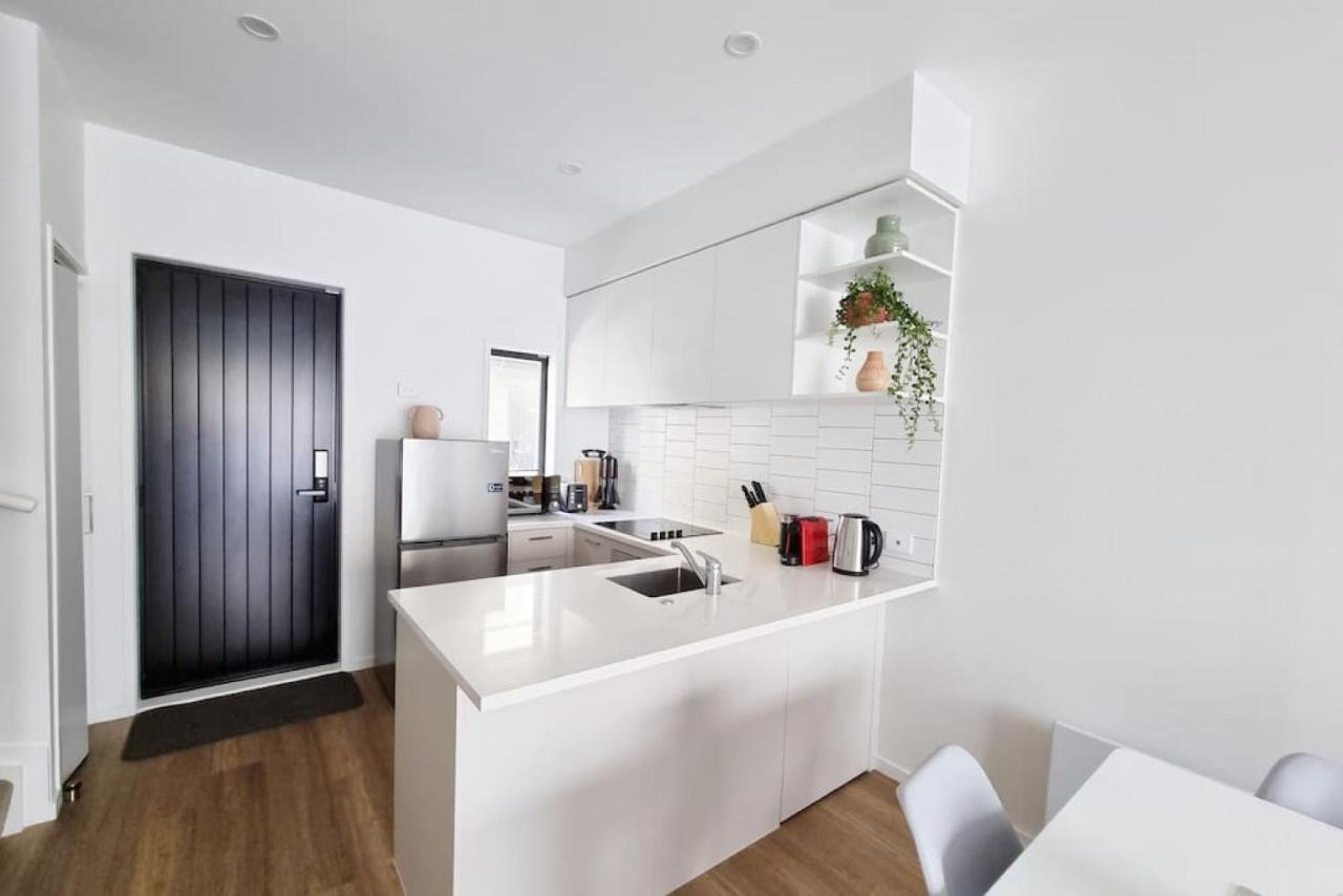 Huntington Townhouse With Patio And Parking Villa Auckland Bagian luar foto